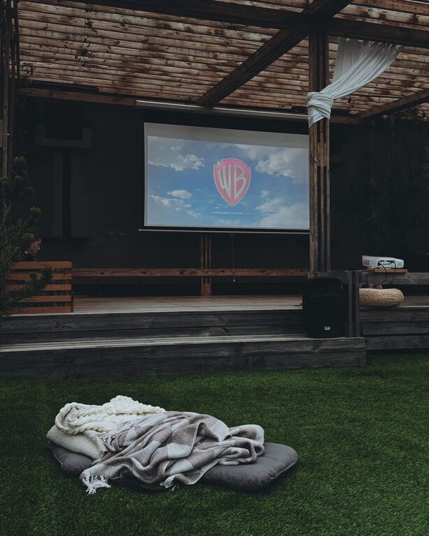 How to Host a Cozy Movie Night at Home: Simple Tips for a Perfect Evening